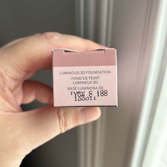 Ivory C100-Mary Kay Timewise Luminous 3D Foundation - Picture 2 of 4